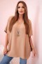 Bluzka oversize z wisiorkiem jasny camelowy