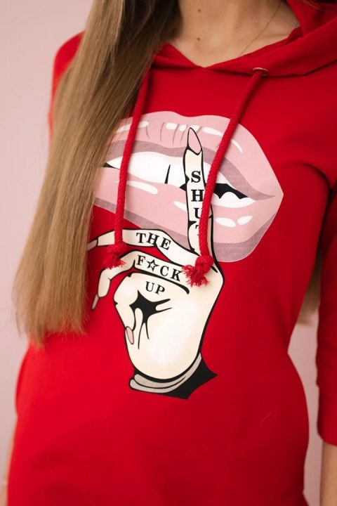 Sukienka z dłuższym tyłem i kolorowym nadrukiem czerwona Sukienka z dłuższym tyłem i kolorowym nadrukiem czerwona