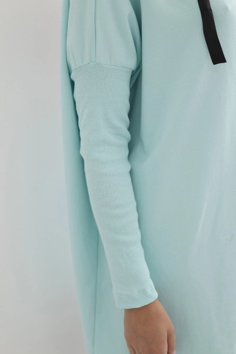 Bluza oversize z asymetrycznymi bokami miętowa Bluza oversize z asymetrycznymi bokami miętowa
