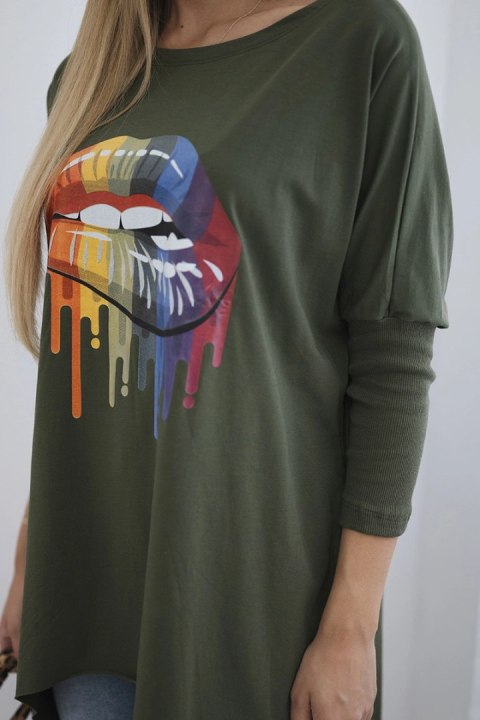 Bluzka oversize z nadrukiem tęczowych ust khaki Bluzka oversize z nadrukiem tęczowych ust khaki
