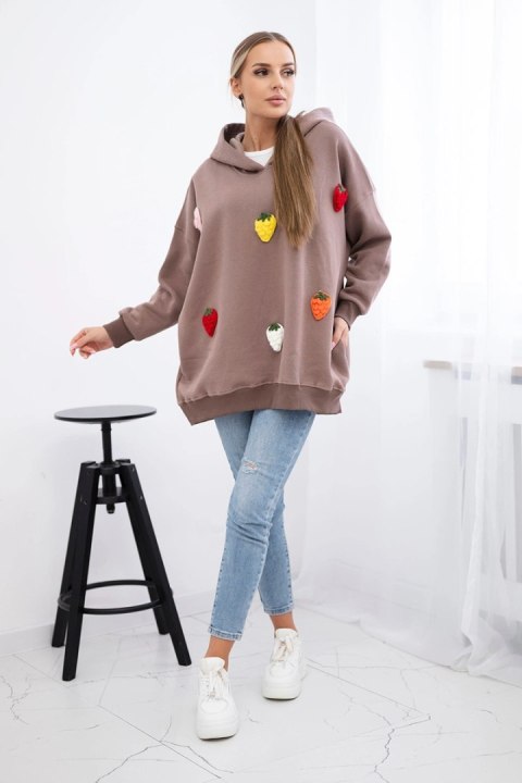 Bluza ocieplana z motywem truskawek mocca Bluza ocieplana z motywem truskawek mocca