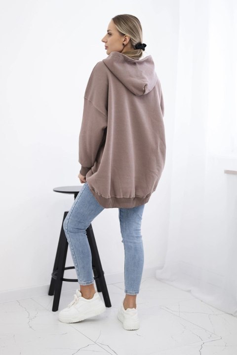 Bluza ocieplana z motywem truskawek mocca Bluza ocieplana z motywem truskawek mocca